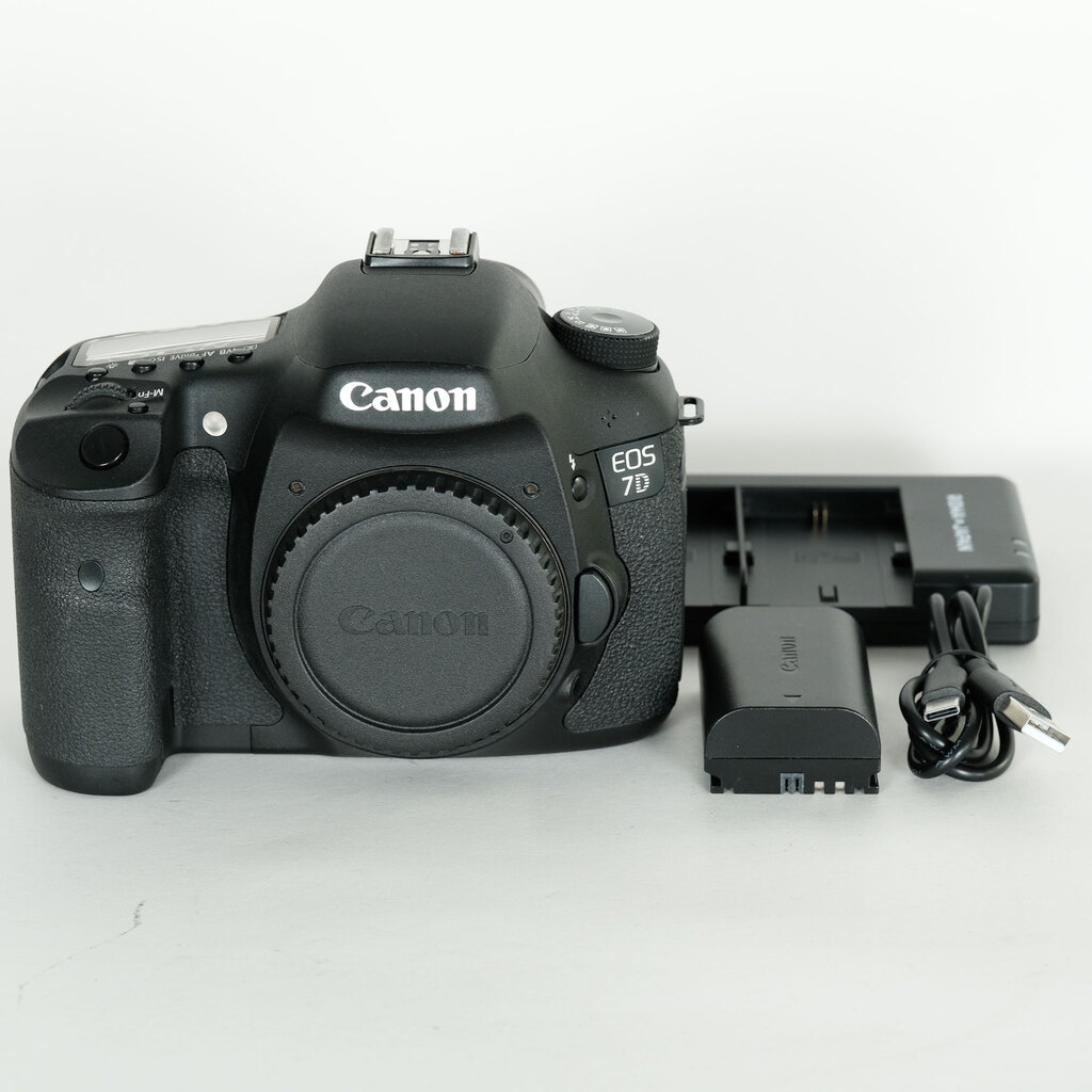 Canon EOS7D ボディの出品 | ONE SCENE（ワンシーン）