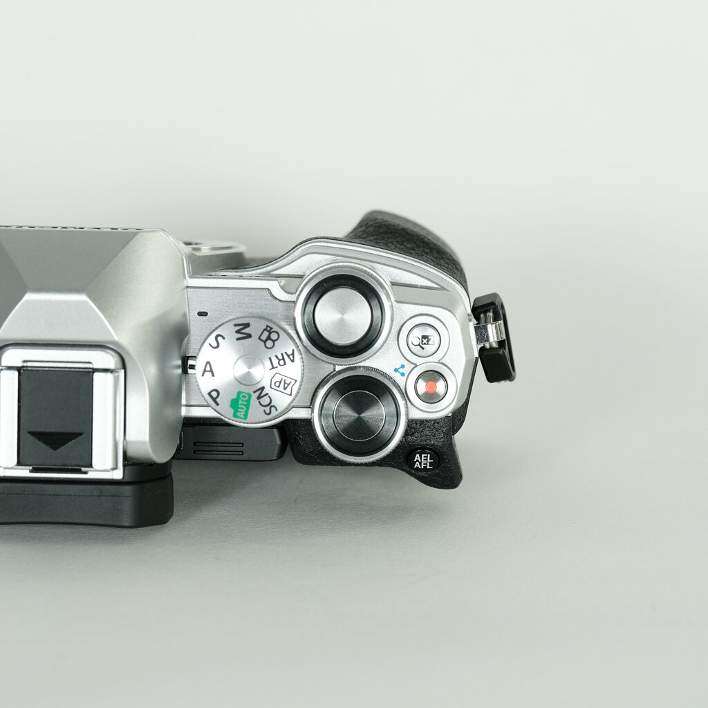 OLYMPUS OM-D E-M10 Mark IV