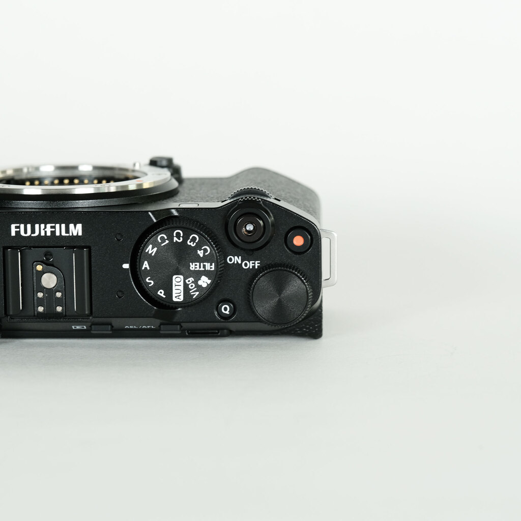 FUJIFILM X-M5