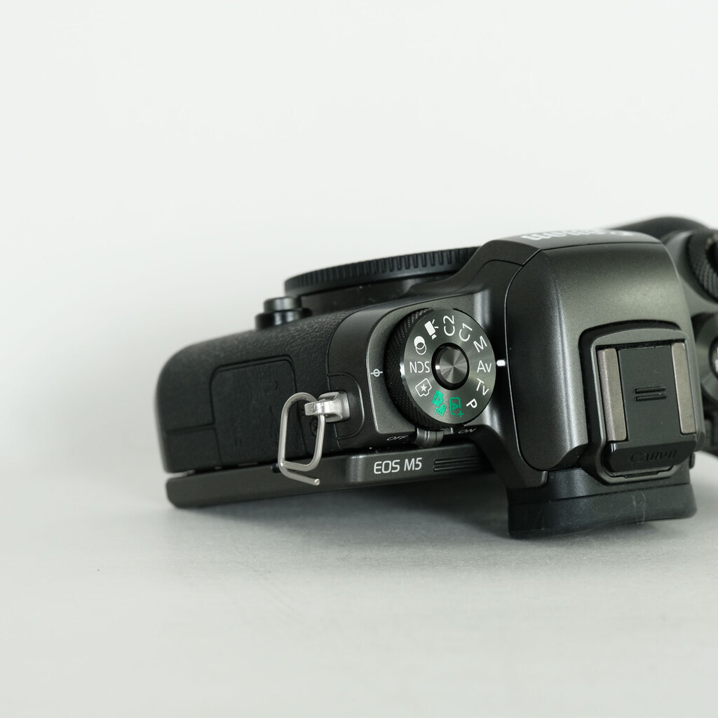 Canon EOS M5 Canon EOS M5