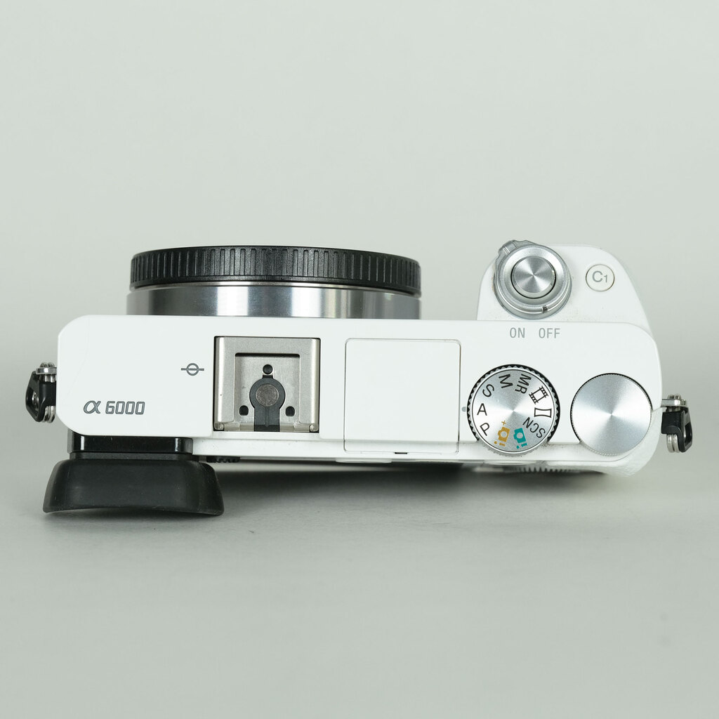 SONY α6000(ILCE-6000) SONY α6000(ILCE-6000)