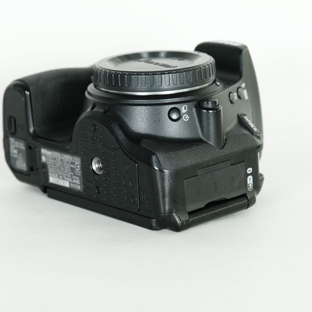 Nikon D5600の出品 | ONE SCENE（ワンシーン）