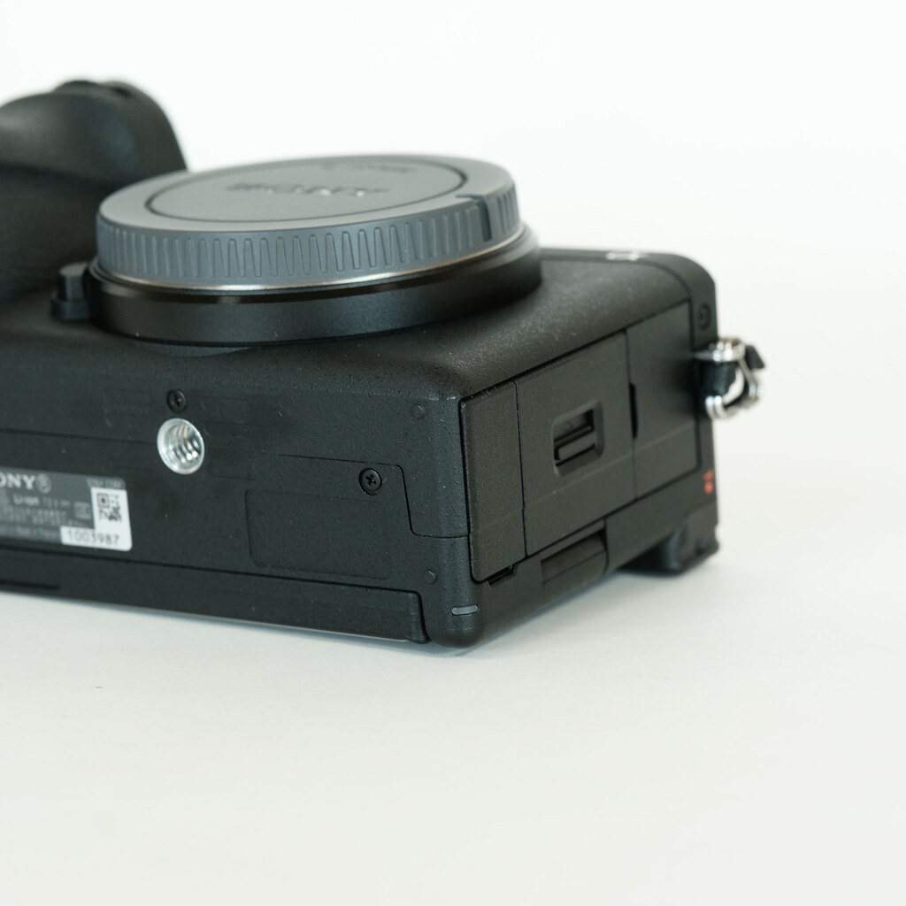 【おまけ付】SONY α6700 ボディ（ILCE-6700）Eマウント SONY ILCE-6700 デジタル一眼カメラ α6700(ボディのみ) - 業務用
