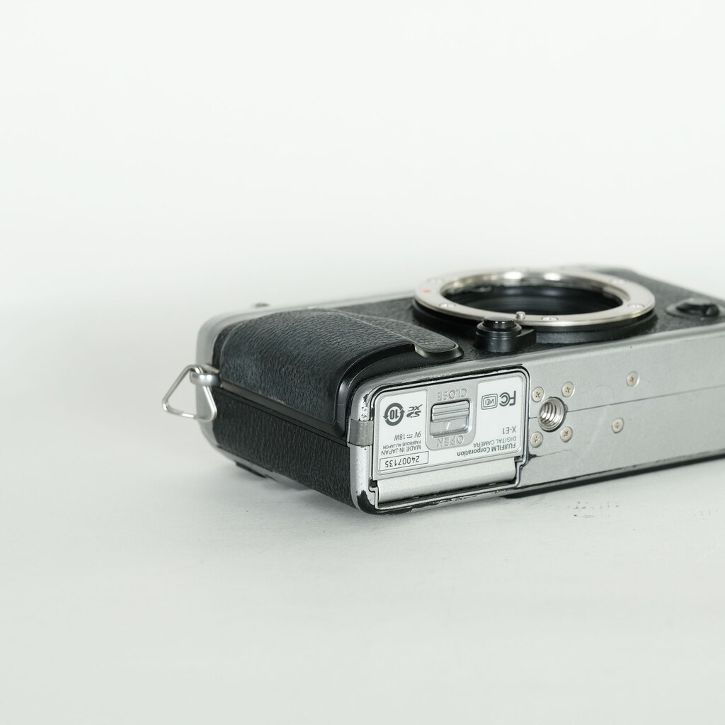 FUJIFILM X-E1 シルバー