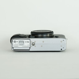 FUJIFILM X-E1 シルバー FUJIFILM X-E1 シルバー