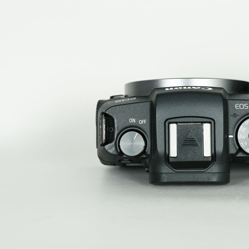 ほぼ新品 キャノン EOS RP(おまけ付き) Canon EOS RPの出品 | ONE SCENE（ワンシーン）