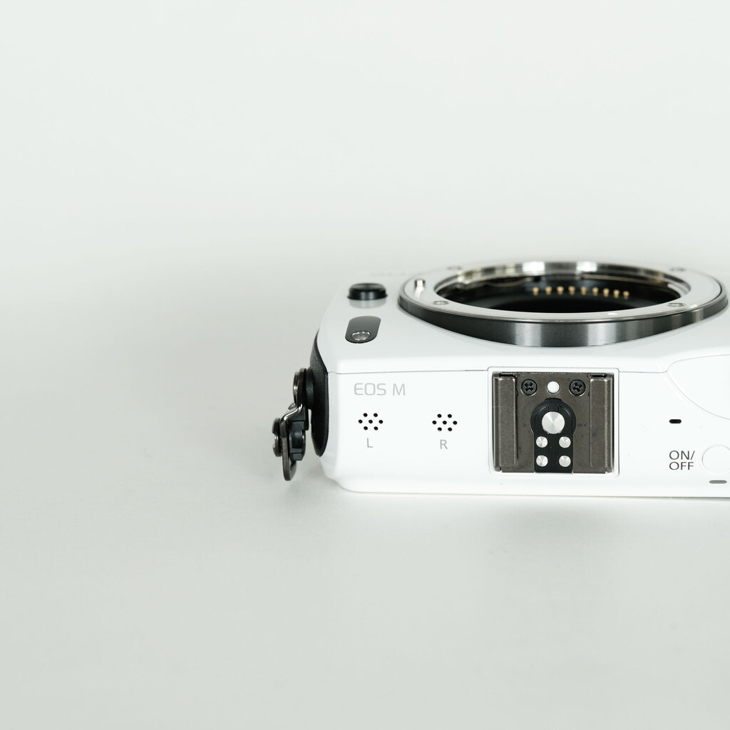 Canon EOS M ボディ ホワイトの出品 | ONE SCENE（ワンシーン）