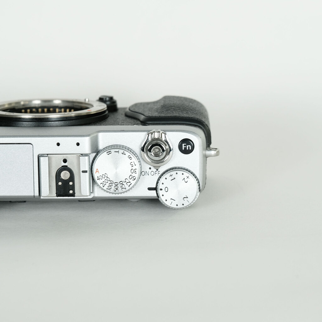 FUJIFILM X-E1 シルバー FUJIFILM X-E1 シルバー