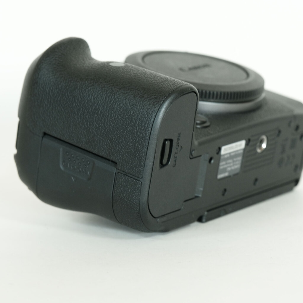 Canon EOS R6 Canon EOS R6