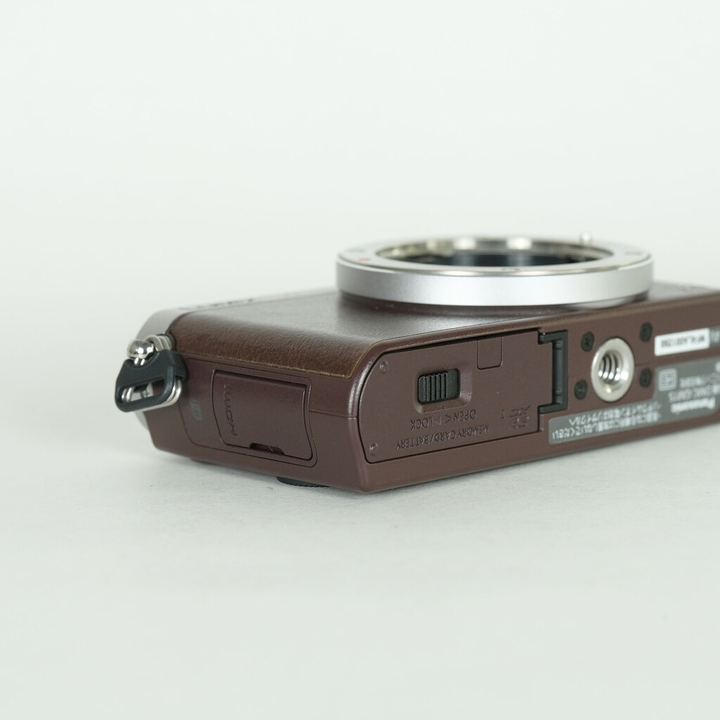 Panasonic LUMIX DMC-GM1S ブラウンの出品 | ONE SCENE（ワンシーン）