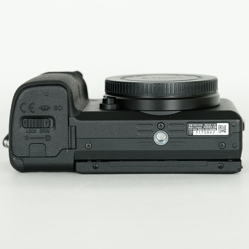 Sony α6400 ボディー シャッター回数93回 Sony α6400 ボディー シャッター回数93回 デジタルカメラ