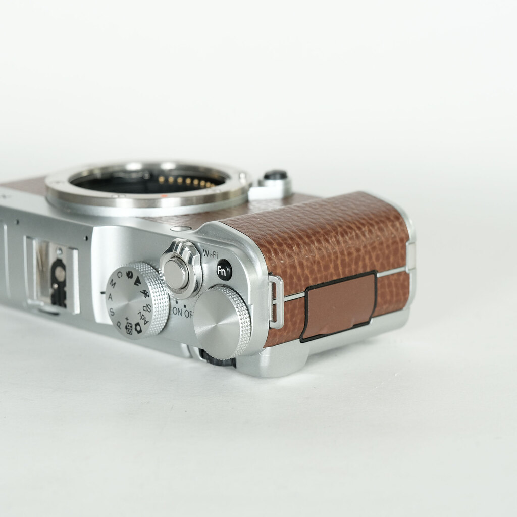 FUJIFILM X-A1 ボディ ブラウン