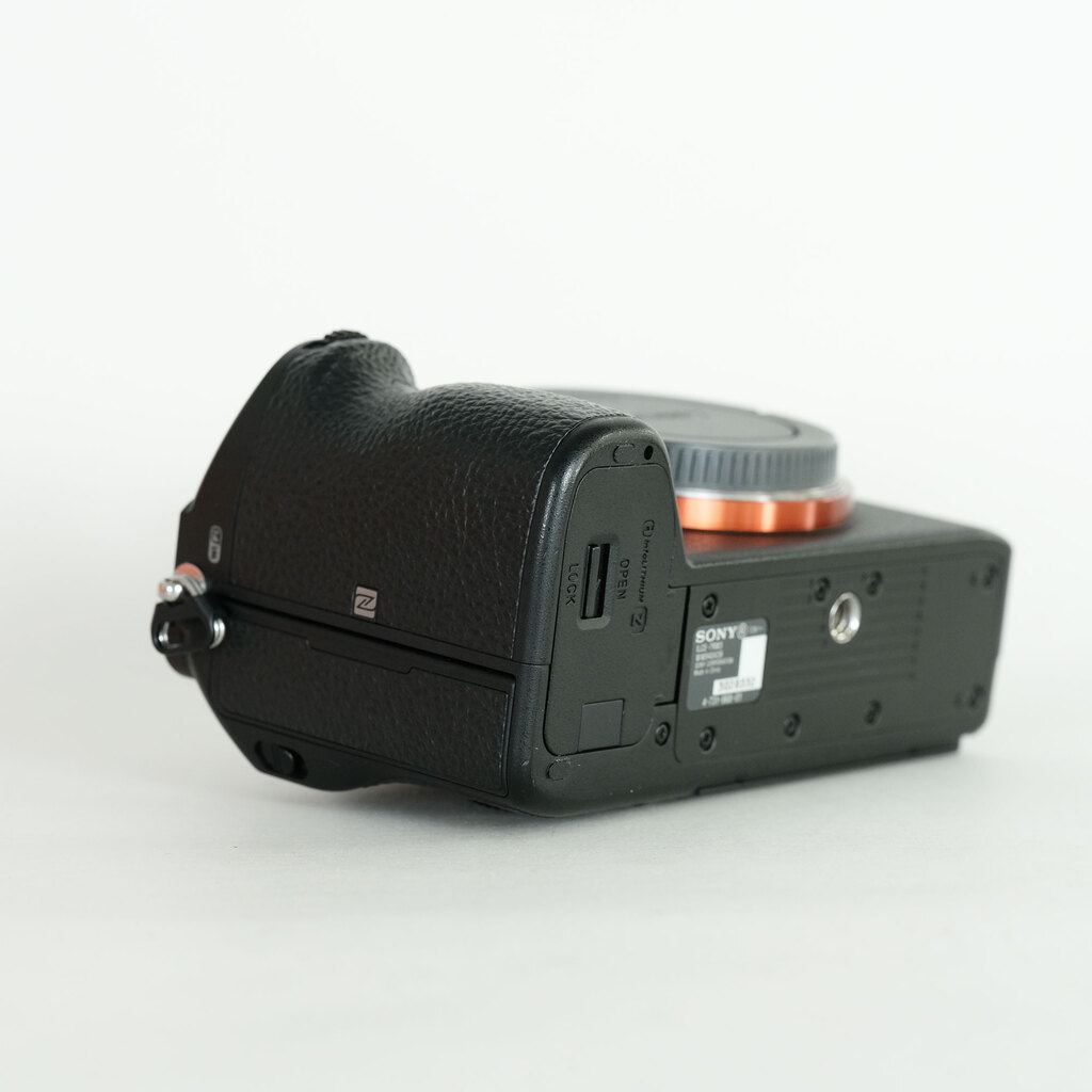 SONY α7R III(ILCE-7RM3) SONY α7R III(ILCE-7RM3)