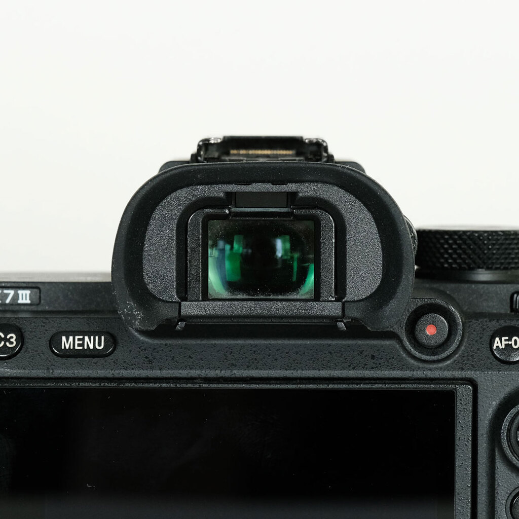 美品 SONY α7 III ILCE-7M3 本体 (ショット数:139回) Amazon | Sony a7 III Full-Frame Mirrorless Interchangeable