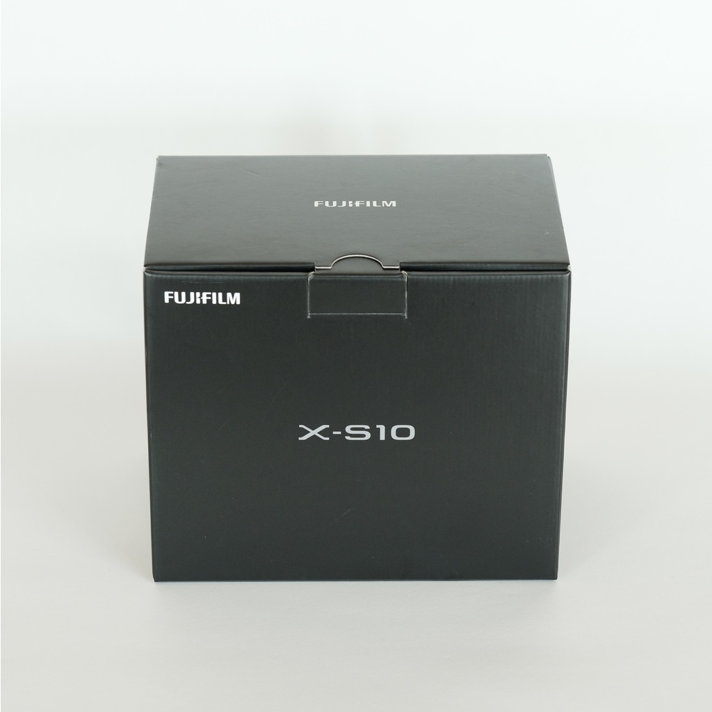 Fujifilm X-S10 本体と箱 FUJIFILM X-S10の出品 | ONE SCENE（ワンシーン）