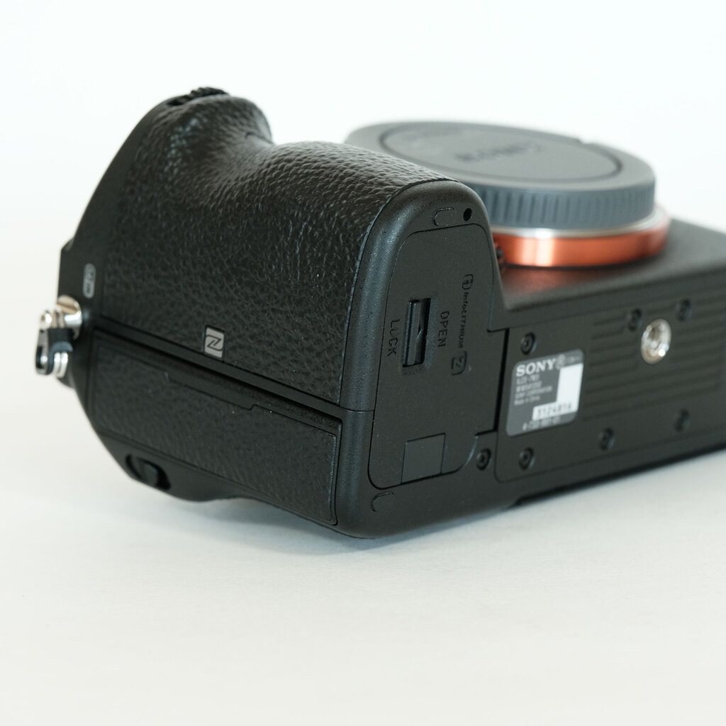 SONY α7 III(ILCE-7M3) SONY α7 III(ILCE-7M3)