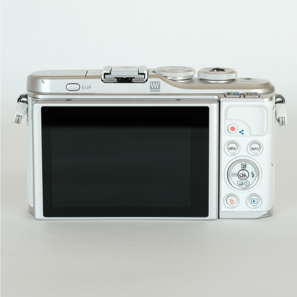 OLYMPUS PEN デジタルカメラ E-PL9 純正カバー付き OLYMPUS PEN E-PL9 ホワイト純正カバー付