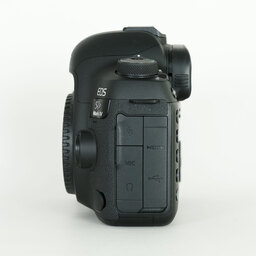 Canon EOS 5D Mark IV