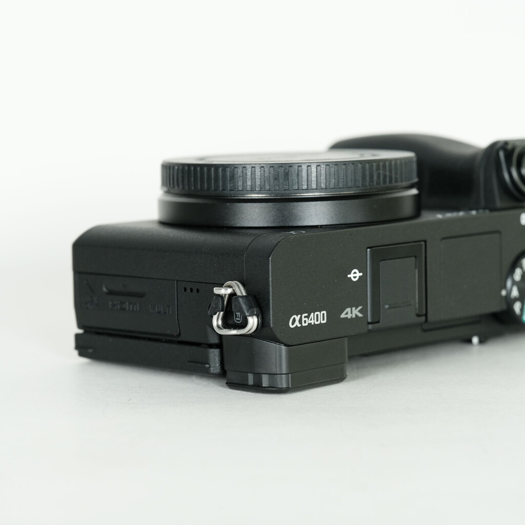 ほぼ新品 ショット数1105 SONY α6400 ILCE−6400 ボディ α（ソニー） ソニー SONY α6400 ILCE-6400 ボディ ブラック Wi