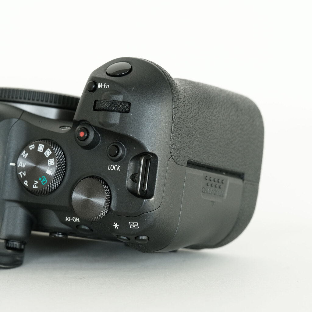 Canon EOS R6 Canon EOS R6