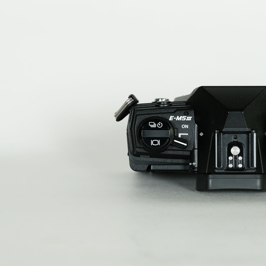 OLYMPUS OM-D E-M5 Mark III