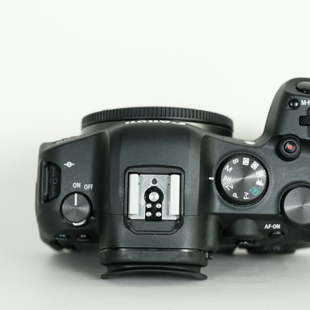 Canon EOS R6 Canon EOS R6