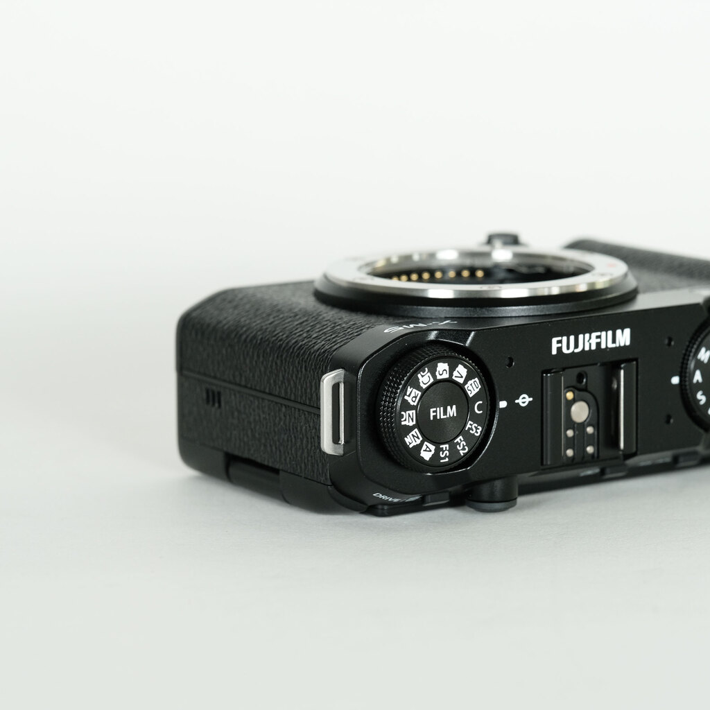 FUJIFILM X-M5