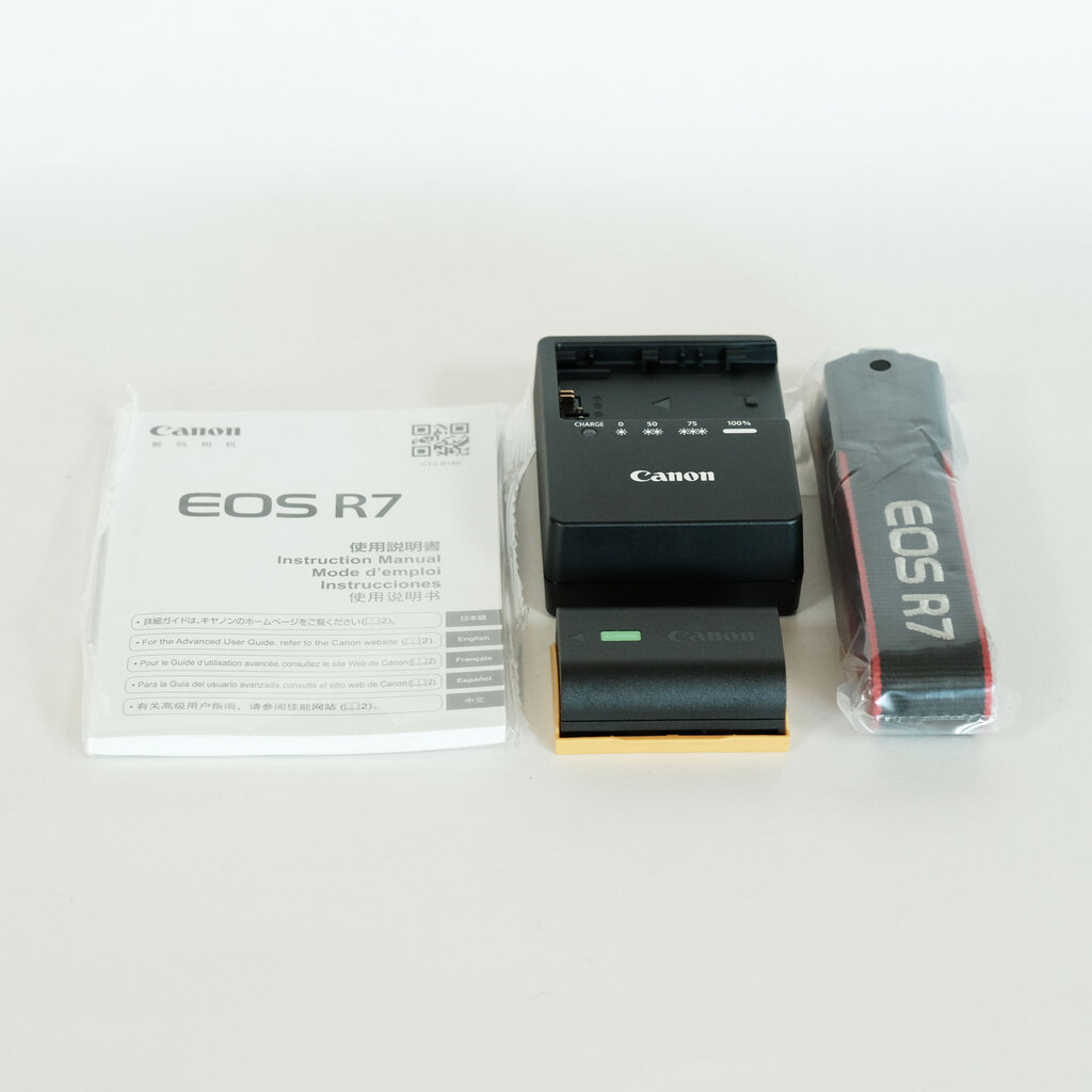 Canon EOS R7 Canon EOS R7