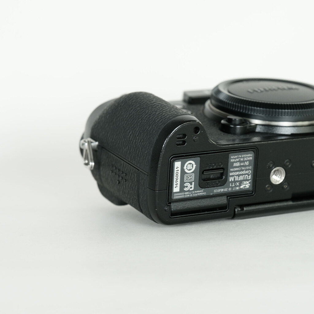 FUJIFILM XT1 ミラーレス一眼　 ジャンク品 FUJIFILM X-T1の出品 | ONE SCENE（ワンシーン）