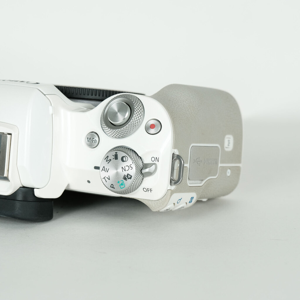 Canon EOS kiss M  お値下げ可 Canon EOS Kiss M ダブルズームキット ブラック｜買取価格