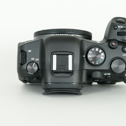 Canon EOS R6 Canon EOS R6