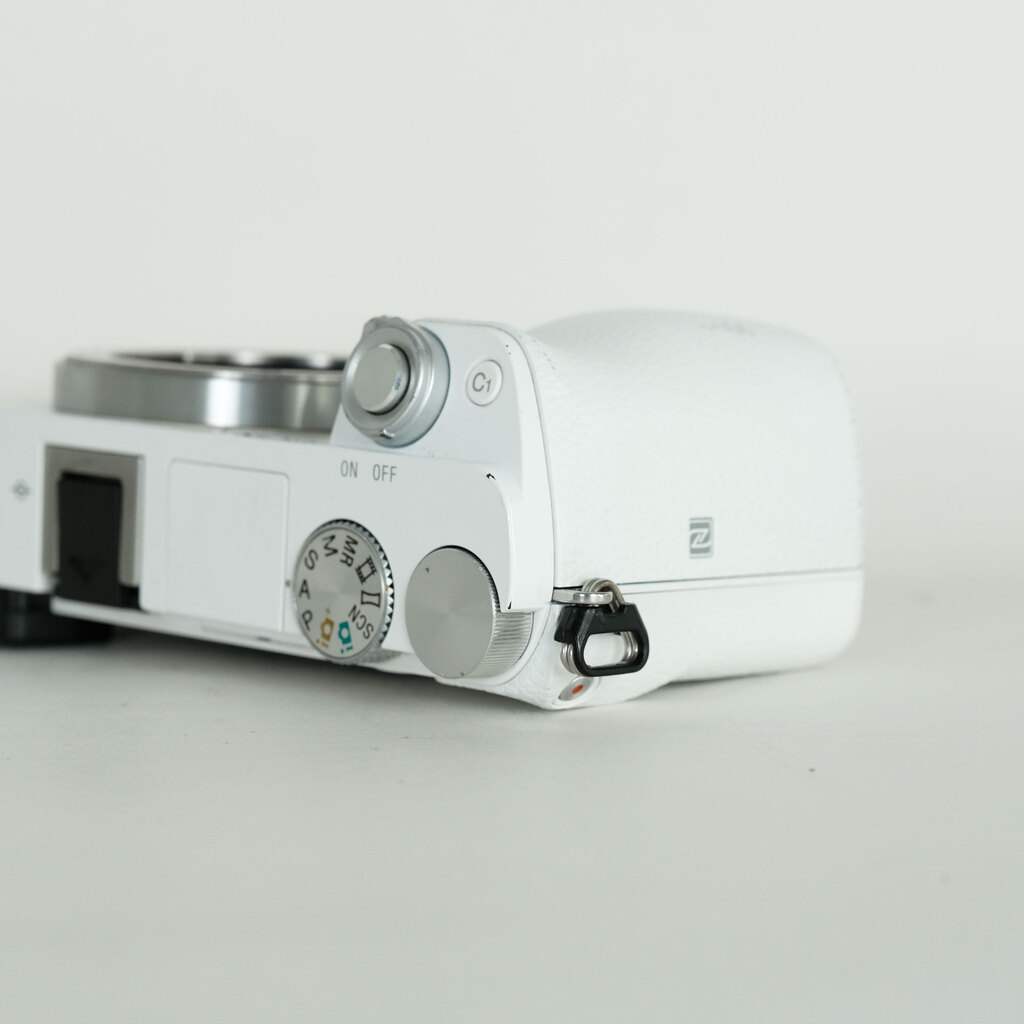 SONY α6000(ILCE-6000) SONY α6000(ILCE-6000)