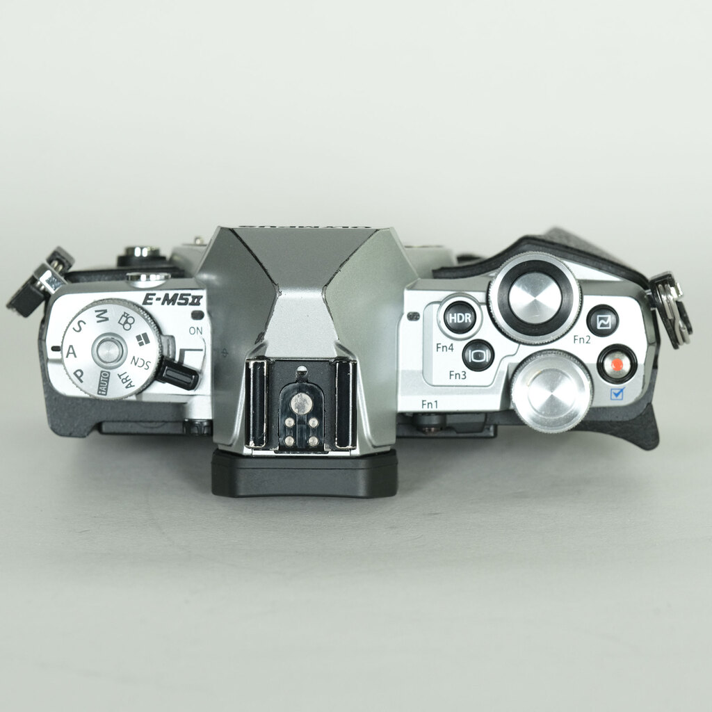 OLYMPUS OM-D E-M5 Mark II OLYMPUS OM-D E-M5 Mark II