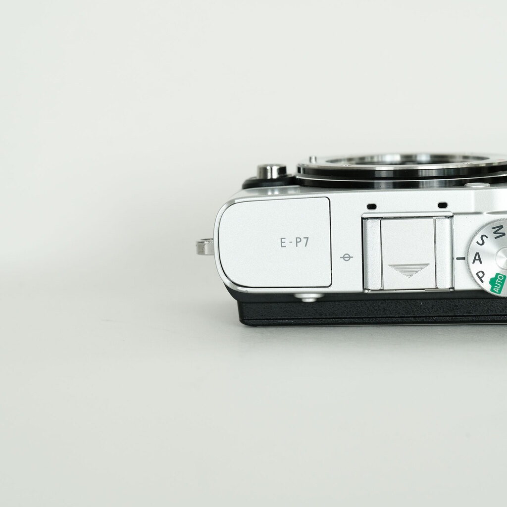 OLYMPUS PEN E-P7
