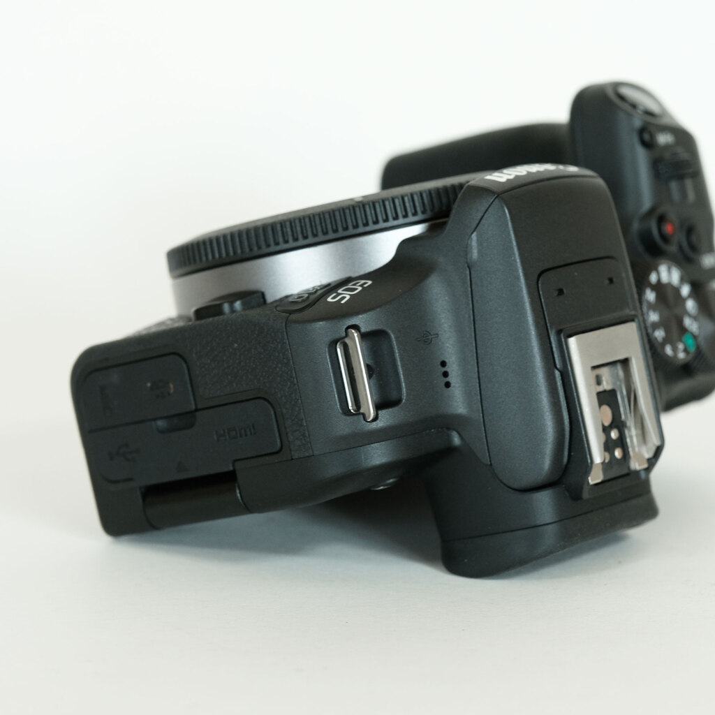 Canon EOS R10 Canon EOS R10