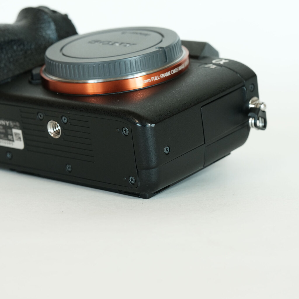 α7Ⅱ ILCE−7M2レンズ付き　SONY 【おまけ付き】 SONY α7 II（ILCE-7M2）の出品 | ONE SCENE（ワンシーン）