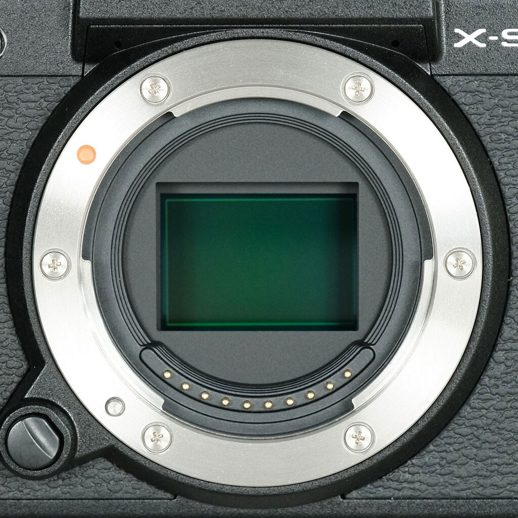 FUJIFILM X-S20