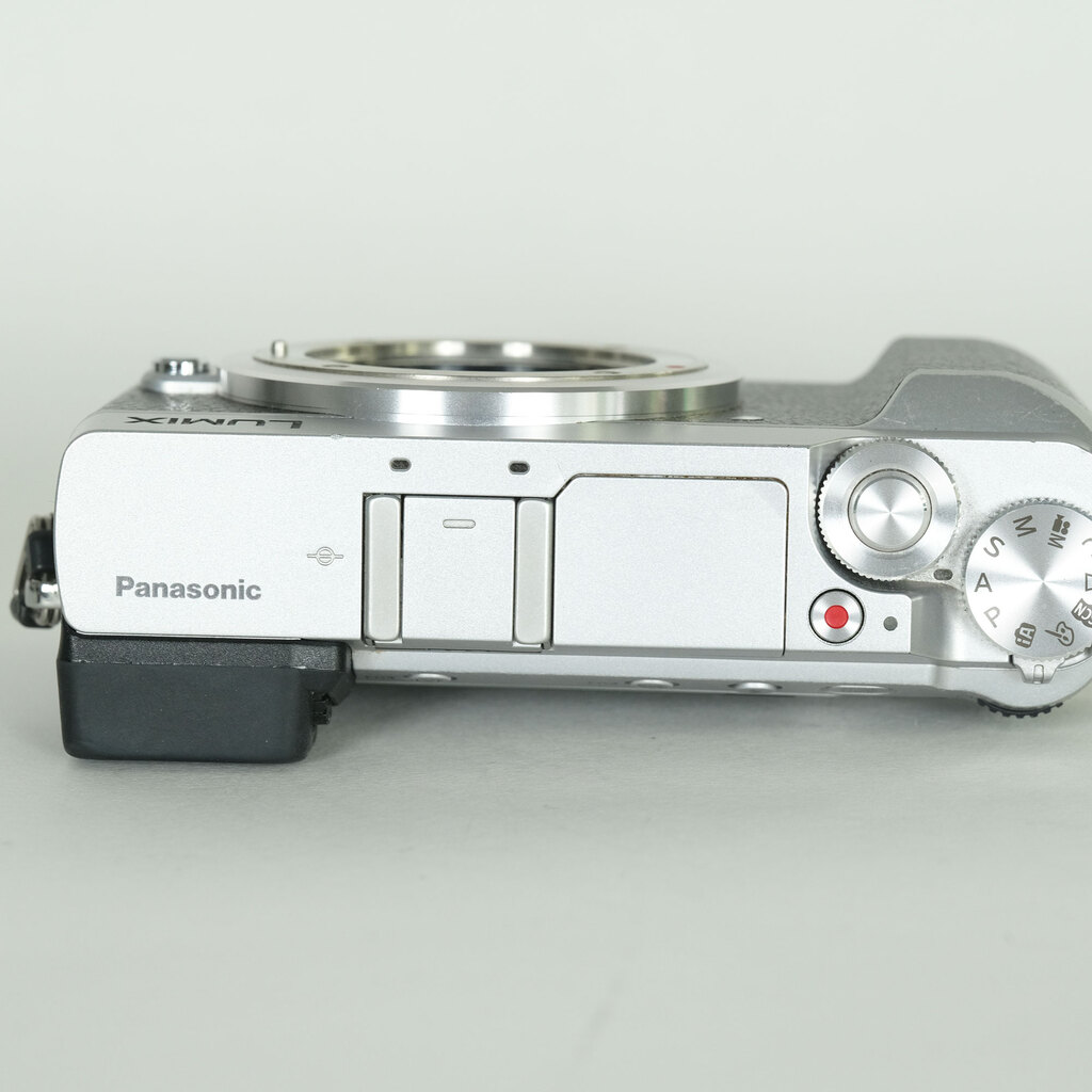Panasonic LUMIX DMC-GX7MK2 ボディ シルバー Panasonic LUMIX DMC-GX7MK2 ボディ シルバー