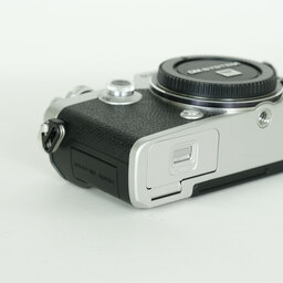 OLYMPUS PEN-F