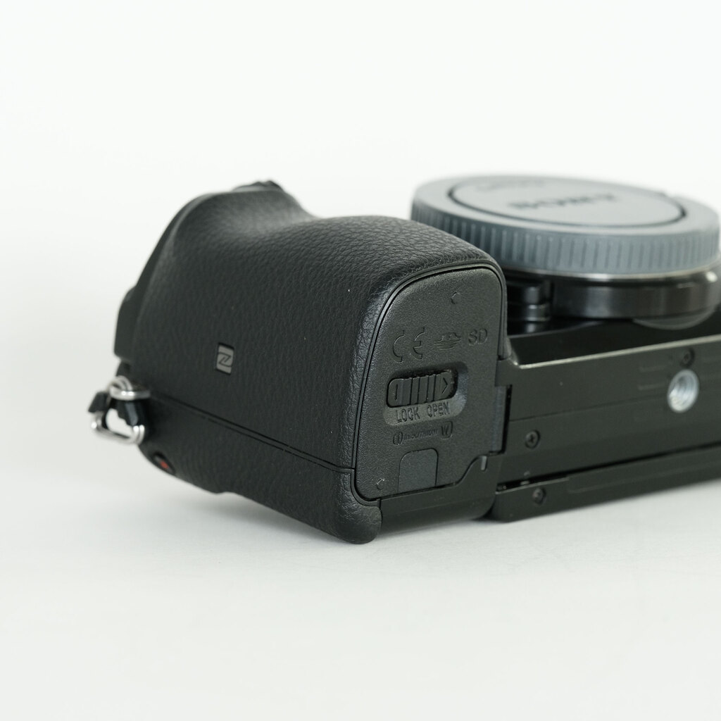 SONY α6100(ILCE-6100) SONY α6100(ILCE-6100)