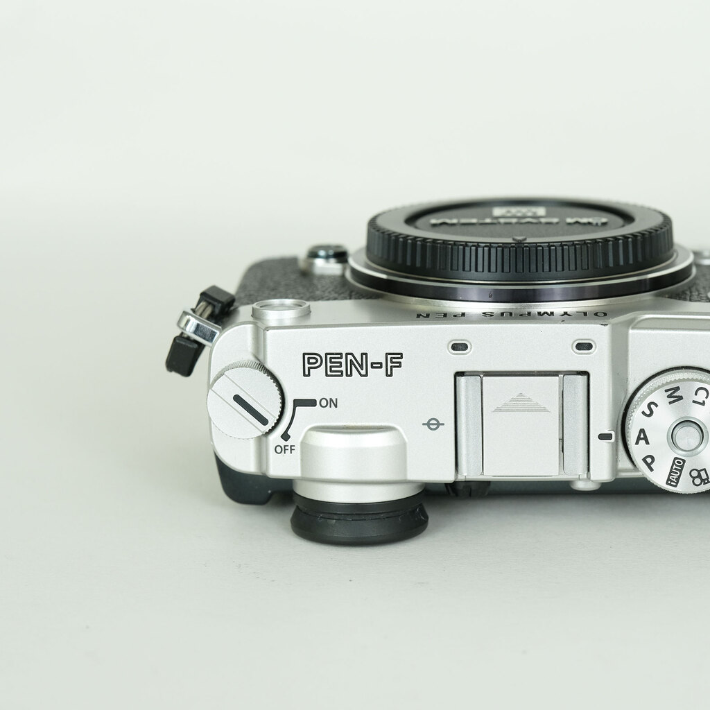 OLYMPUS PEN-F