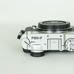 OLYMPUS PEN-F