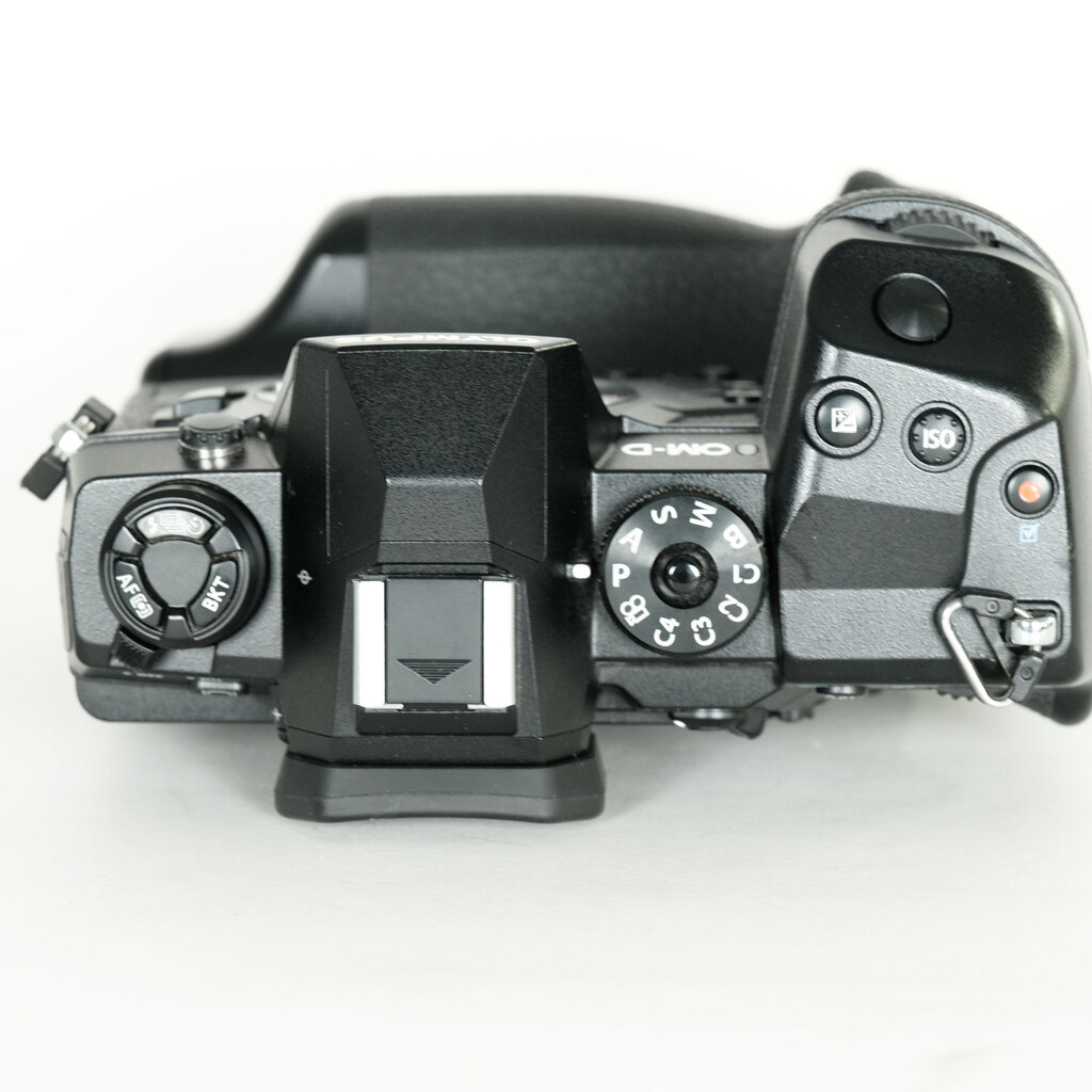 OLYMPUS OM-D E-M1X OLYMPUS OM-D E-M1X