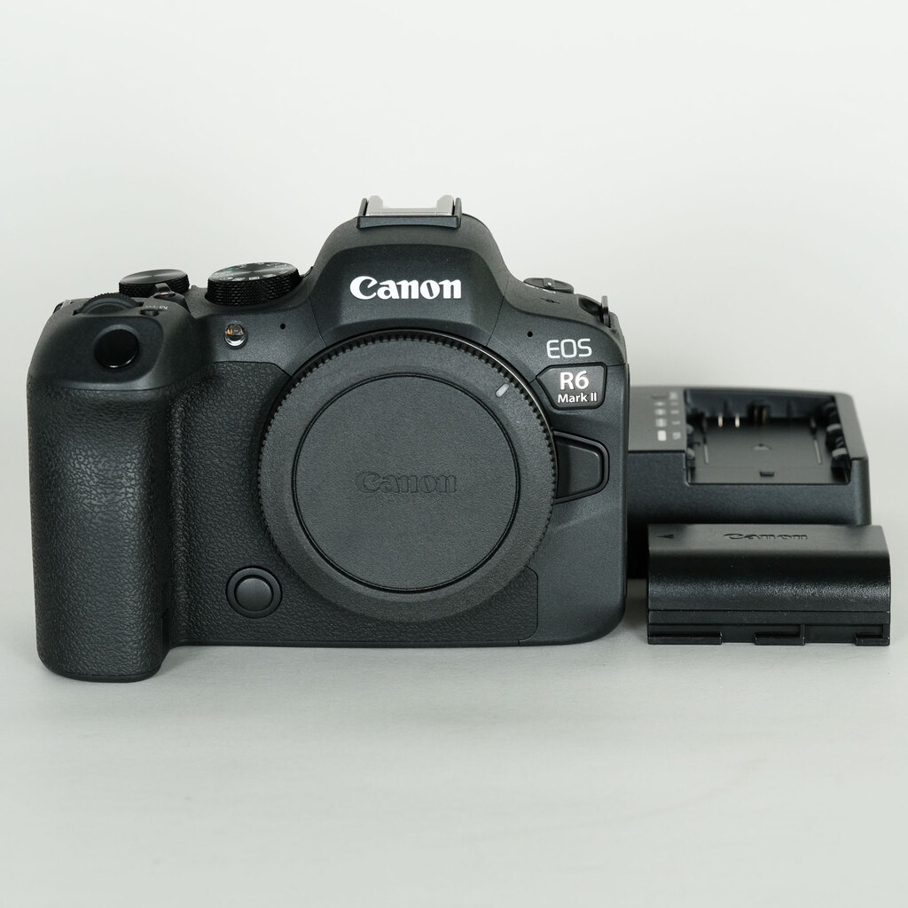 Canon EOS R6 Mark II ほぼ新品　おまけ付き Amazon.com : Canon EOS R6 Mark II Full Frame Mirrorless