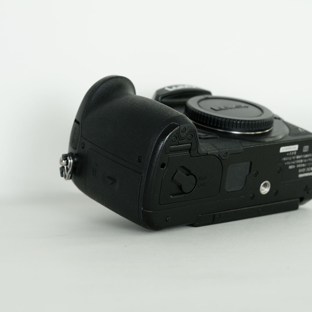 Panasonic LUMIX DC-GH5 Panasonic LUMIX DC-GH5
