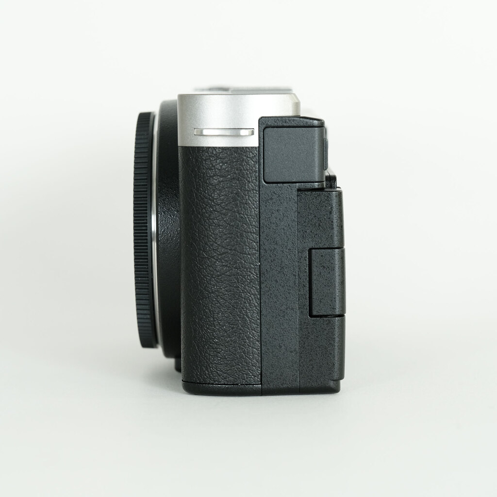 Panasonic LUMIX DC-S9 Panasonic LUMIX DC-S9