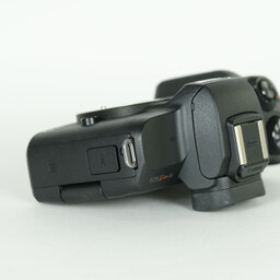 Canon EOS Kiss M Canon EOS Kiss M