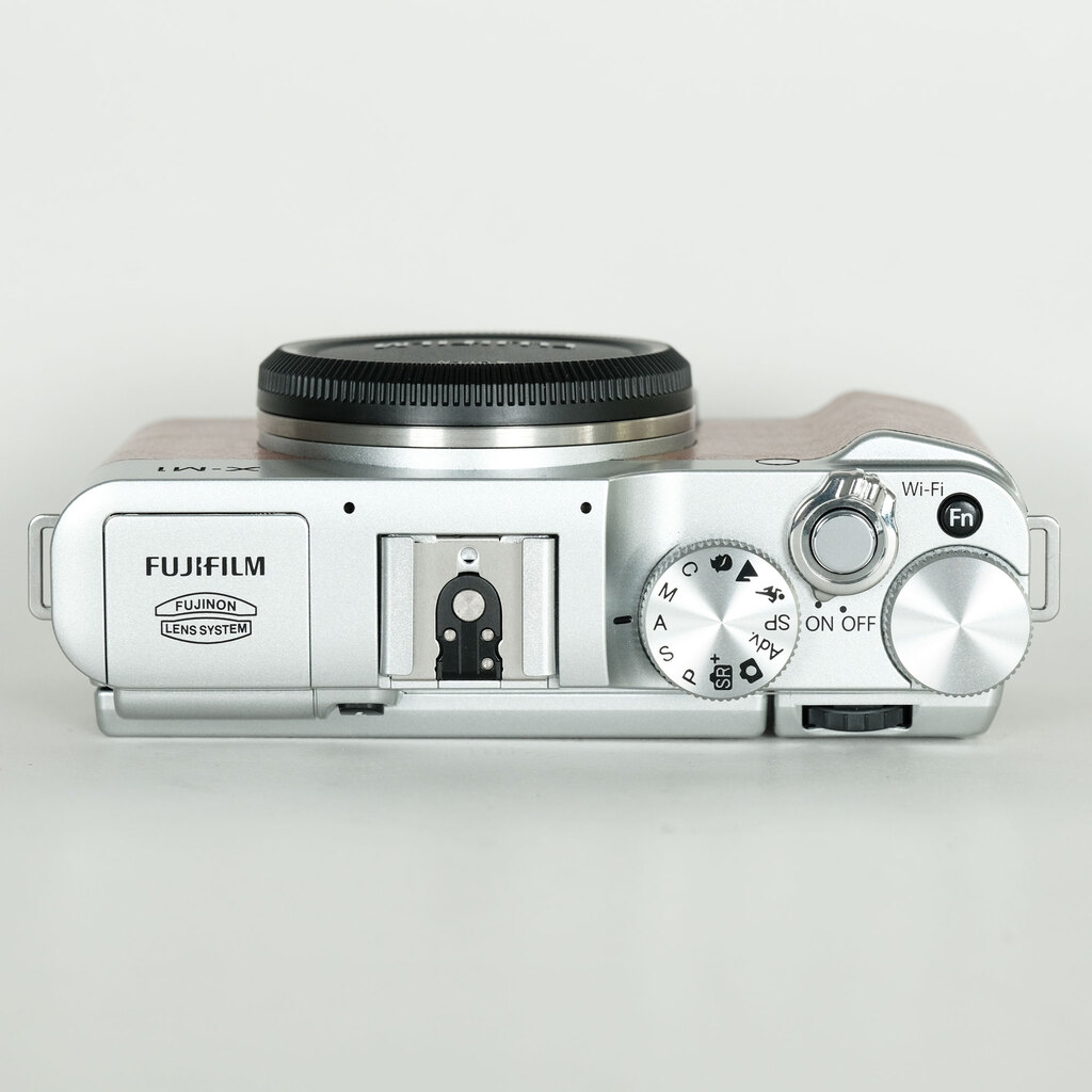 FUJIFILM X-M1 ボディ ブラウン FUJIFILM X-M1 ボディ ブラウン