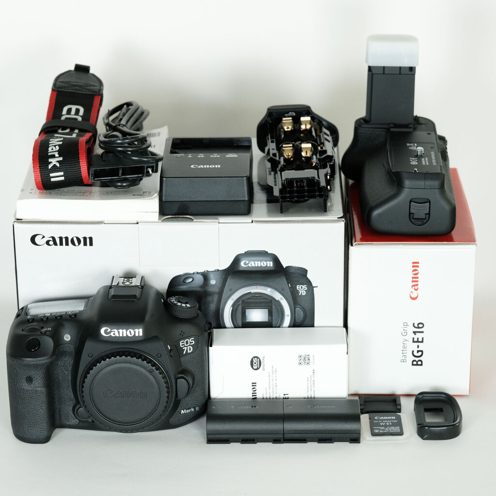 Canon EOS 7D Mark IIの出品 | ONE SCENE（ワンシーン）
