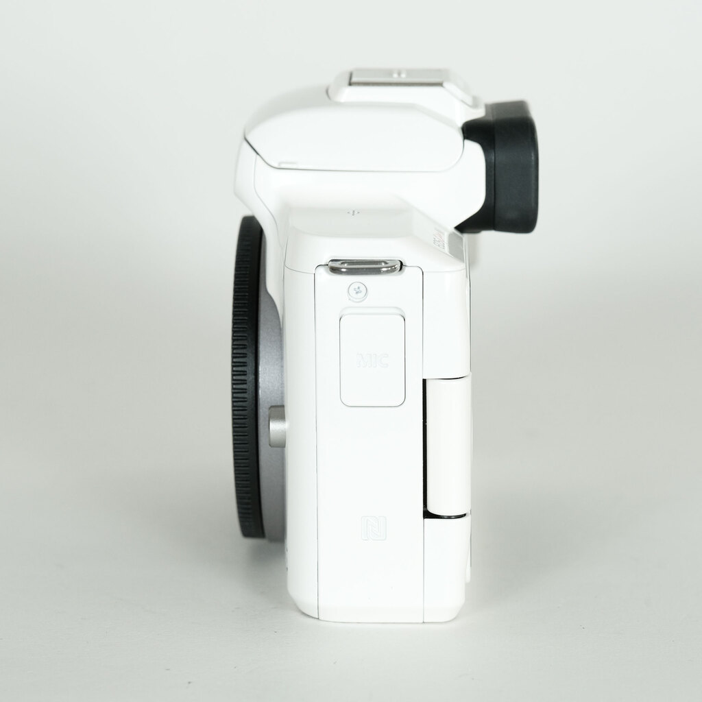 Canon EOS Kiss M Canon EOS Kiss M